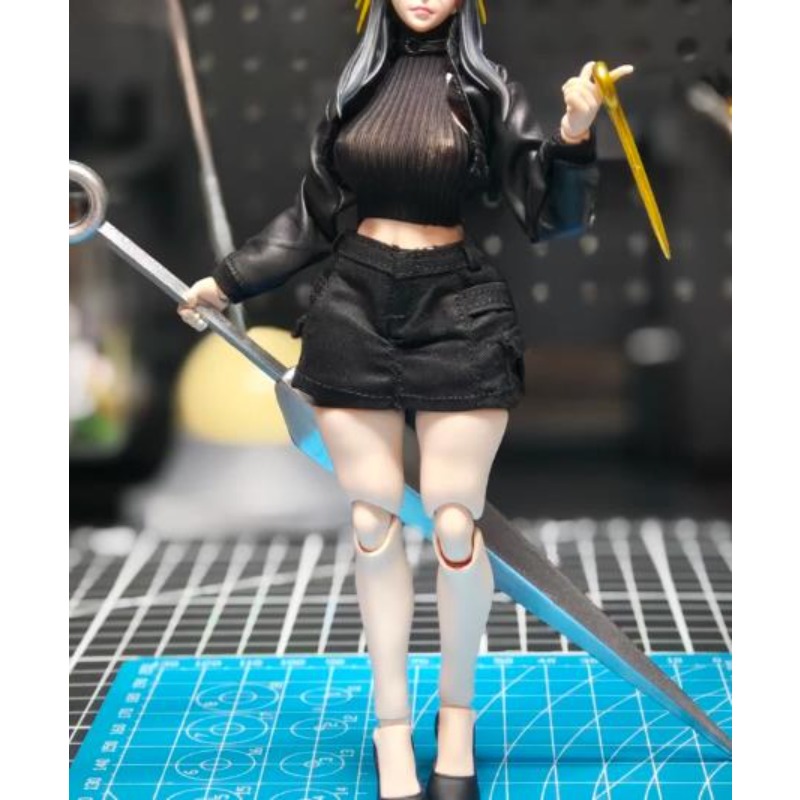 Leatherworking Items - Figura de Ação Feminina em Escala
