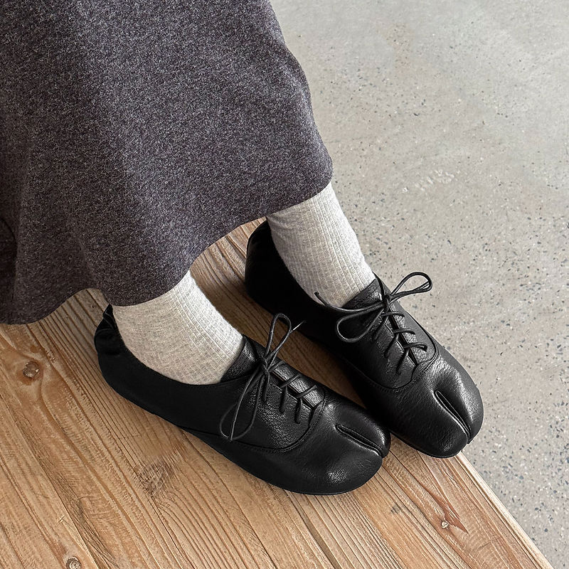 Sapatos Tabi Femininos de Cour - Leather Work Oxfords avaliação e preço