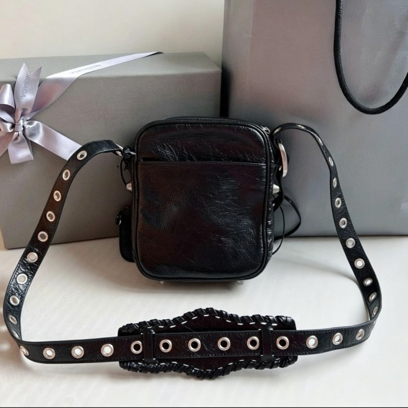 Nova Bolsa Feminina de Couro E - Leatherwork Rivets avaliação e preço