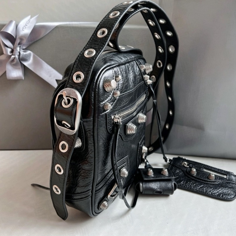 Nova Bolsa Feminina de Couro E - Leatherwork Rivets avaliação e preço